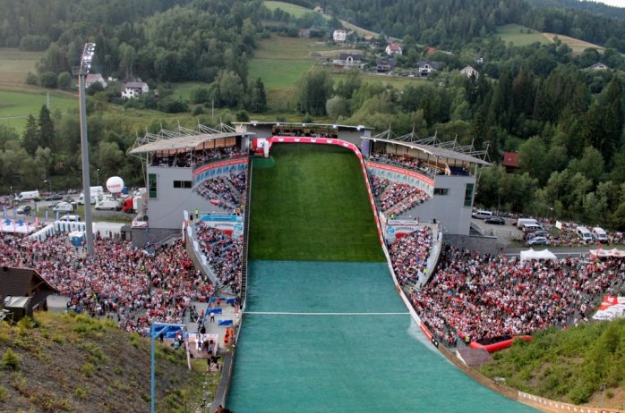 Kibice na skoczni im. Adama Małysza